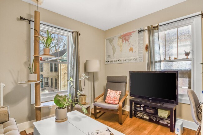 Building Photo - 1319 Rutledge St