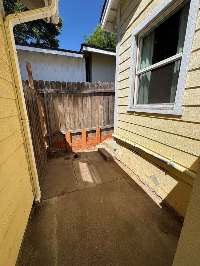Building Photo - Charming Remodeled Cottage Home in Oak View