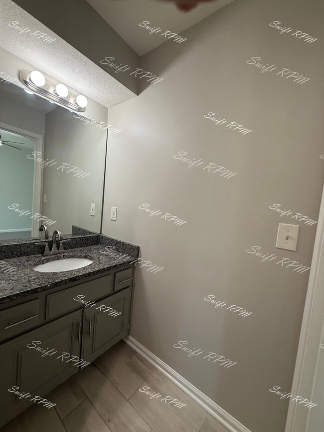 Building Photo - 15602 Maple St