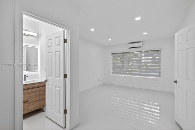 Building Photo - 8875 SW 62nd Terrace