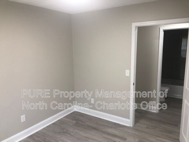 Building Photo - 805 Haywood St