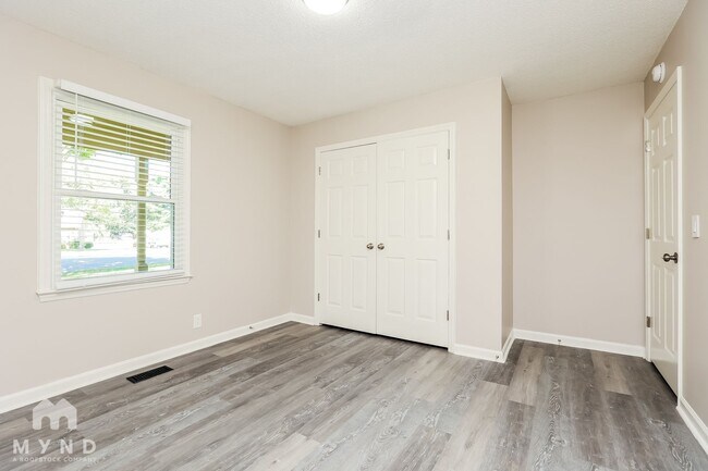 Building Photo - 907 Briar Ct