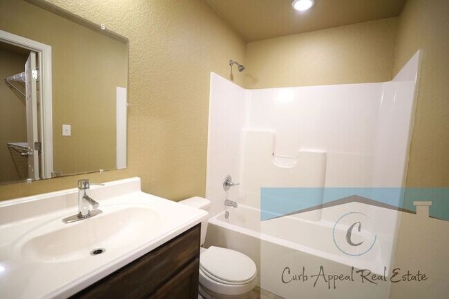 Building Photo - Recently built 2 bed/2 bath apt in Trumann...