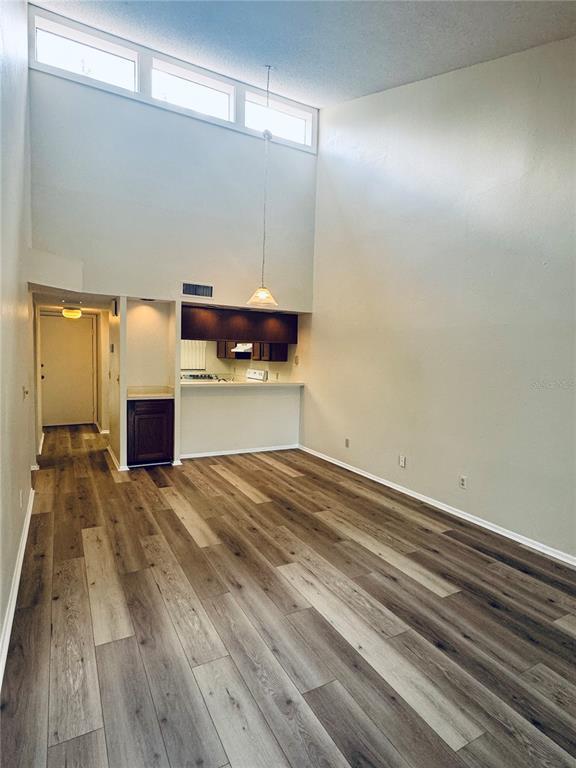 Building Photo - 328 Woodlake Wynde