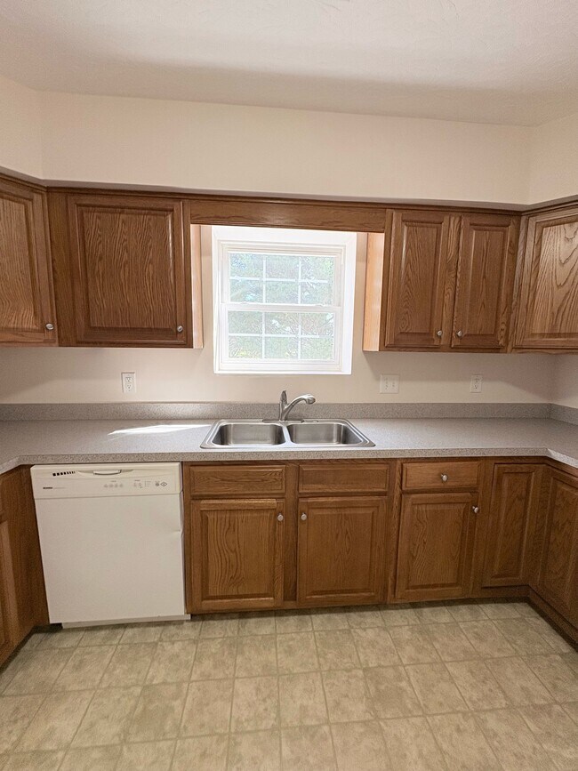 Building Photo - 38 Rosette Ln