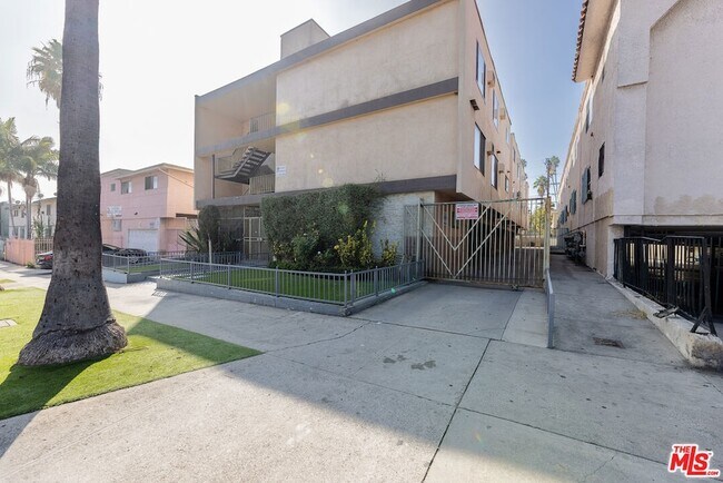 Building Photo - 947 Westmoreland Ave