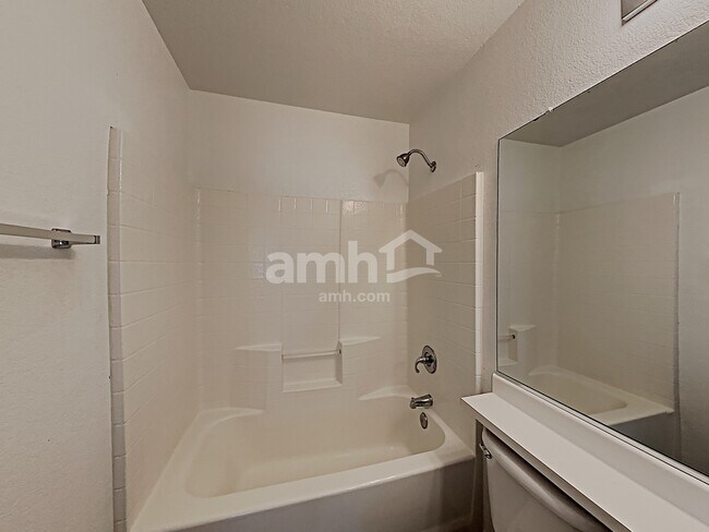 Building Photo - 1026 E Chambers St