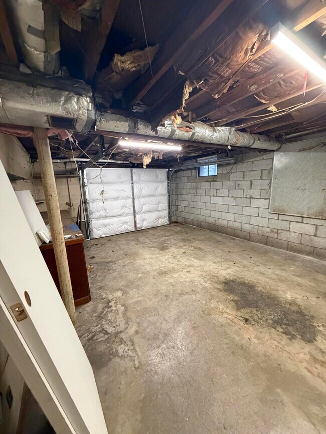 Building Photo - 2060 Alexandria Dr