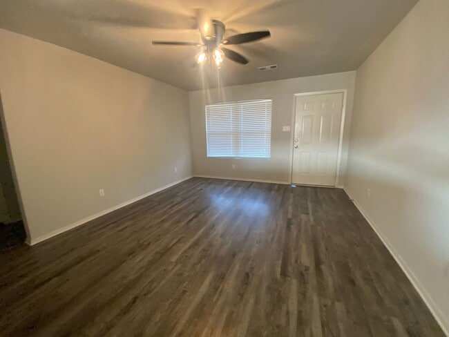 Building Photo - SUPER CLEAN 3bedroom/2bathroom home in Brookland