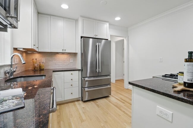 Building Photo - 129 Fort Williams Pkwy