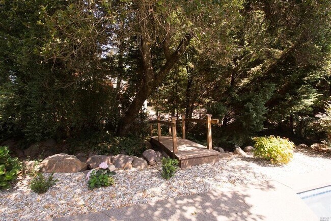 Building Photo - Beautifully Updated 5 Bedroom, 4 Bath Home...
