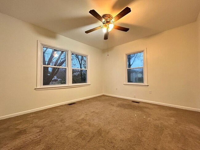 Building Photo - Welcome to this charming home in the desirable cul-de-sac of Hampton, VA. "ASK ABOUT OUR ZERO DEP...