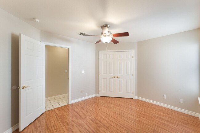 Building Photo - Elegant Single-Story Home in Desert Shores!