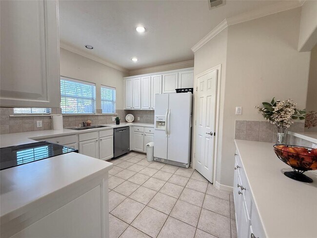 Building Photo - 4027 Park Thicket