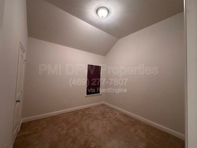 Building Photo - 2610 Meadow Ridge Dr