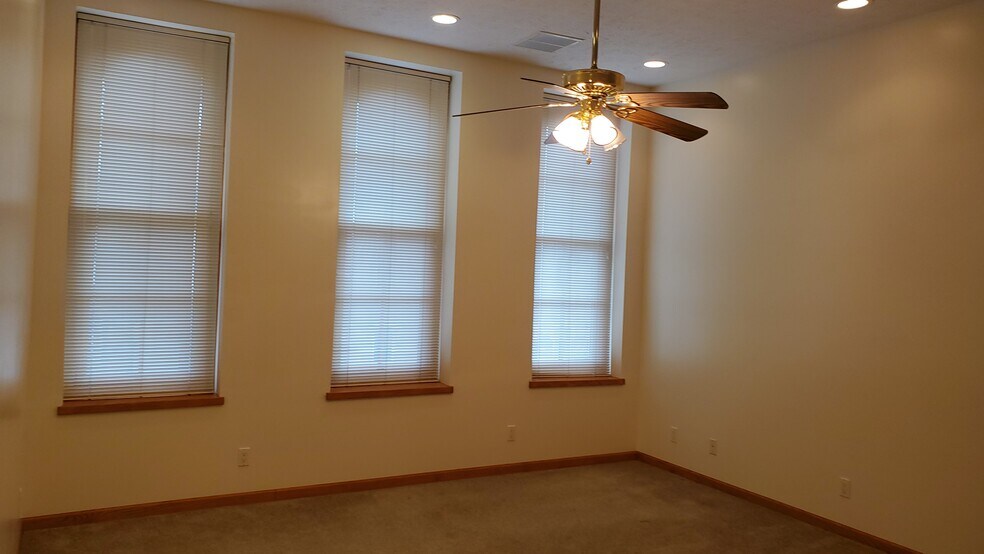 front primary bedroom looking to front - 808 Main St
