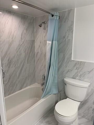 Building Photo - 2950 N Palm Aire Dr