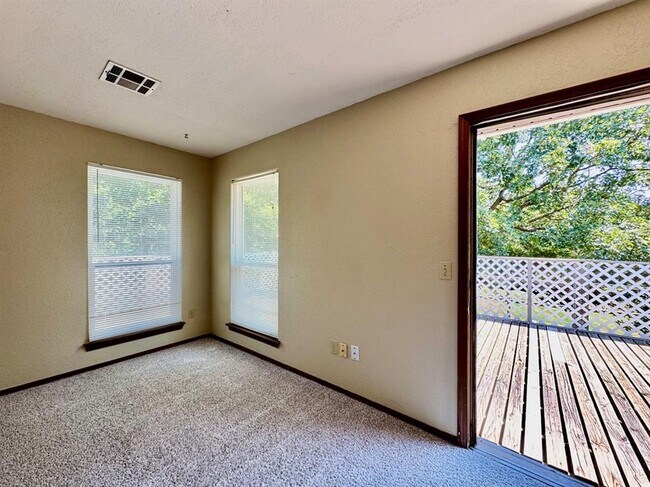 Building Photo - 428 Sundance Ln
