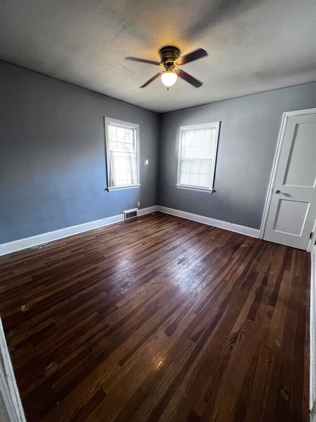 Building Photo - AVAILABLE JUNE 1ST: 4 bedroom 2 bathroom home!