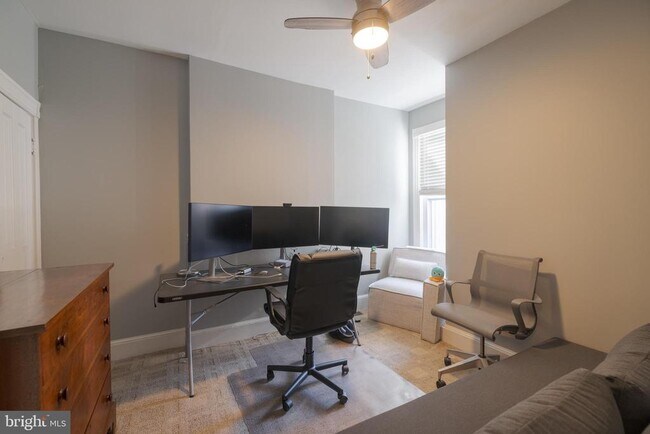 Building Photo - 835 Wellington St