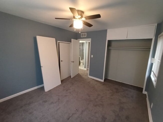 Building Photo - 4 bed, 1 bath bungalow NOW AVAILABLE!