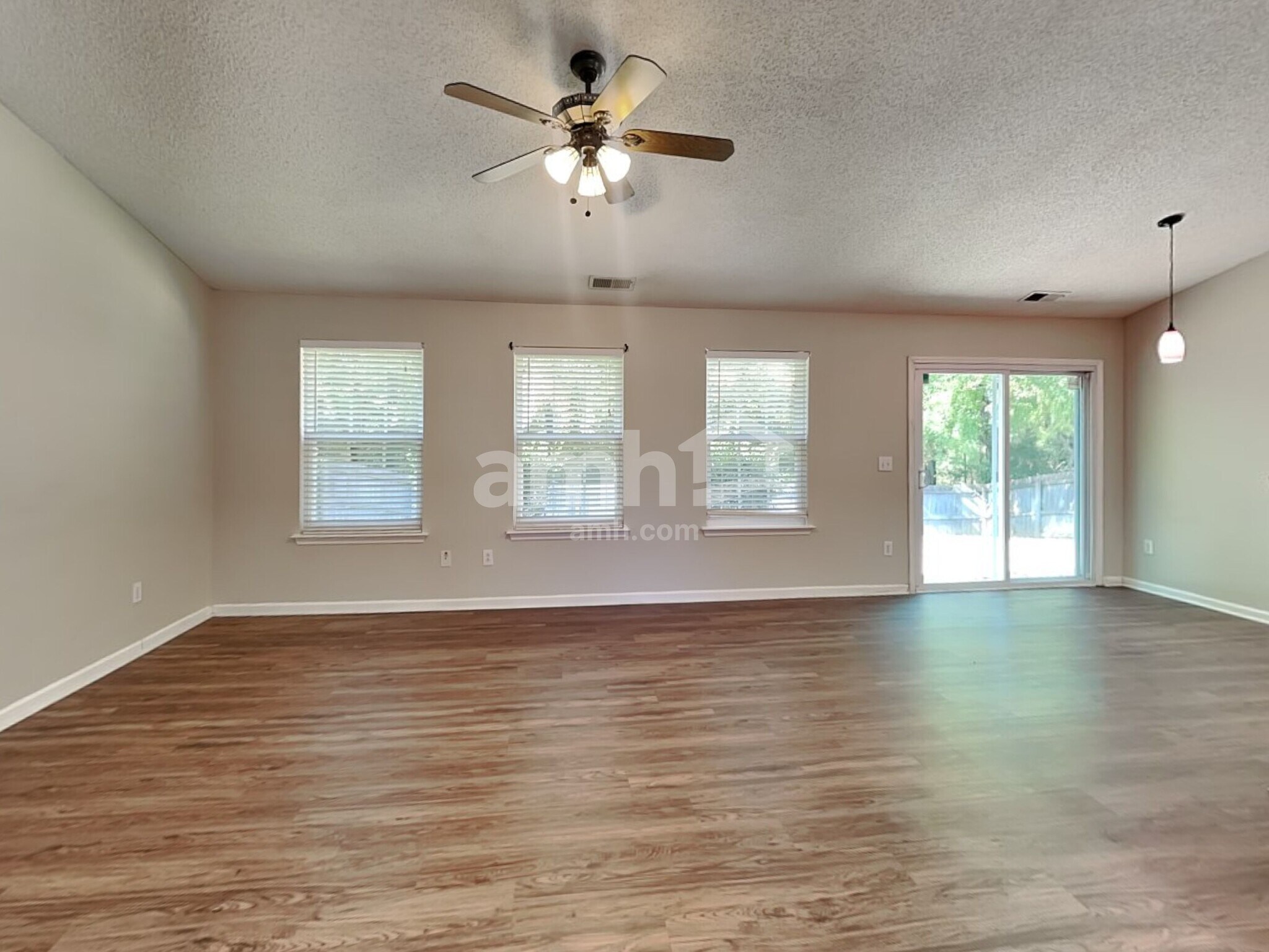 Building Photo - 3928 Edgeview Dr