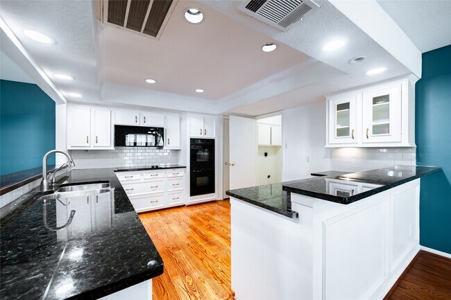 Building Photo - 5918 San Felipe St