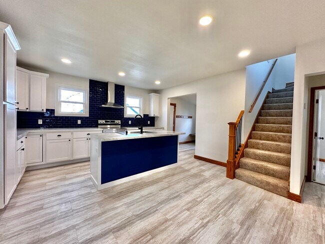 Building Photo - 1008 Giles St