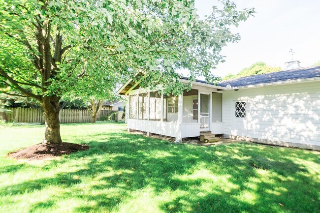 Building Photo - 3 bed 2 bath home in Valparaiso