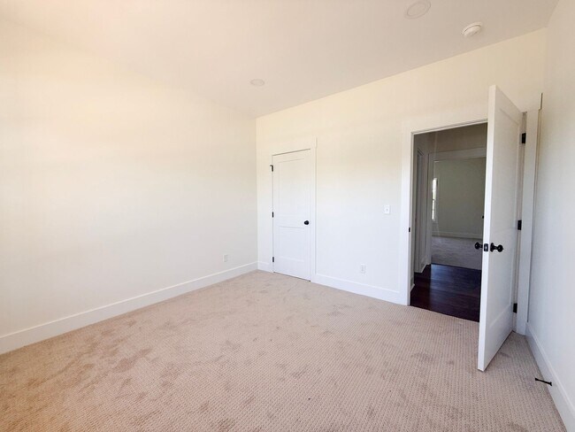 Building Photo - Brand-New 3-Bedroom Home with 2-Car Garage, Covered Porch, and Modern Finishes