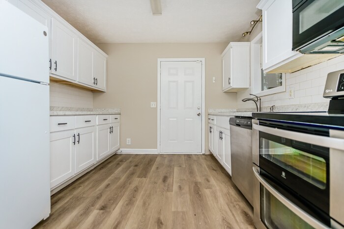 Building Photo - 951 Woodbridge Dr NE