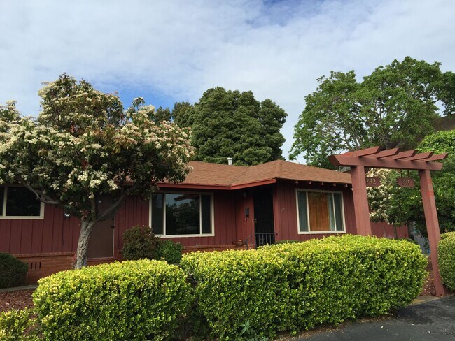 Building Photo - Vallejo, 842-844 Benicia Rd