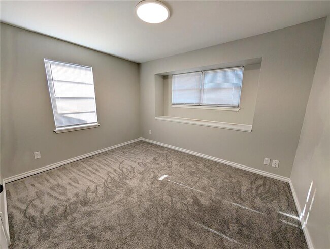 Building Photo - 2709 SW 55th St