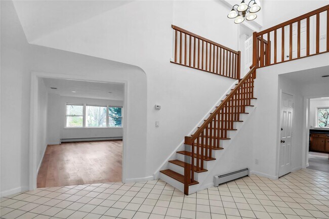 Primary Photo - 11 Overlook Way
