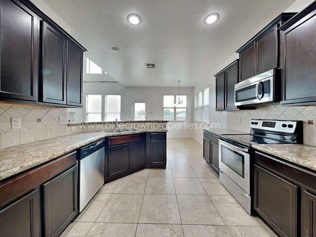 Building Photo - 1211 Antoinette Dr