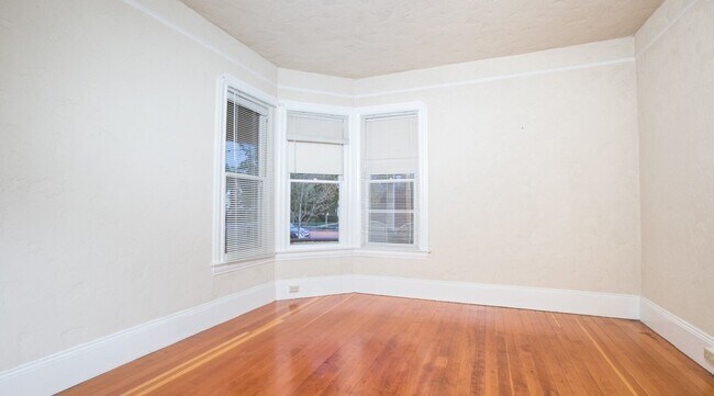 Building Photo - 313 Tucker St