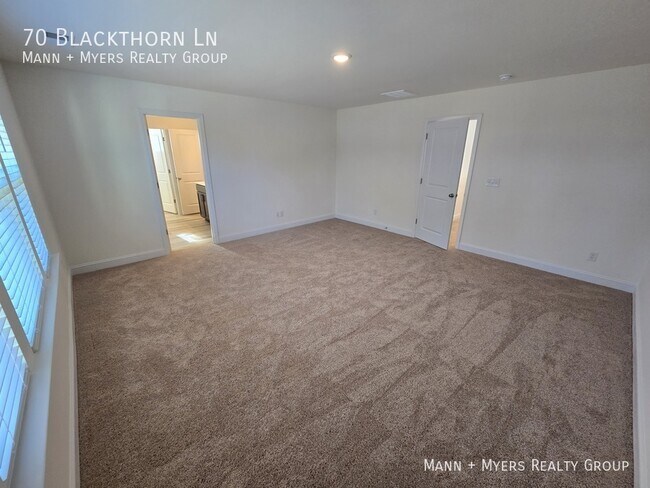 Building Photo - 70 Blackthorn Ln