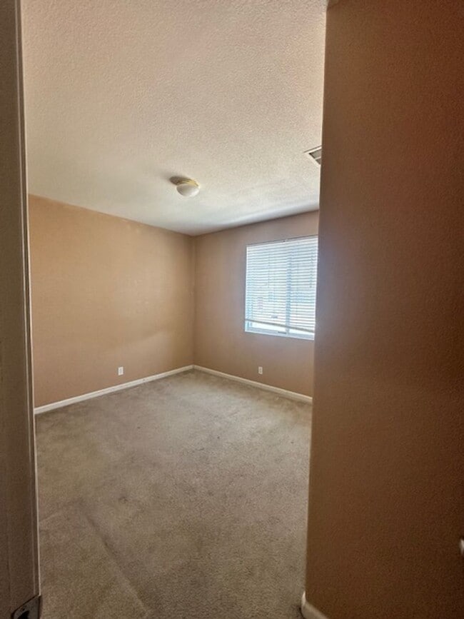 Building Photo - Move-In Special: 1/2 Off First Months Rent