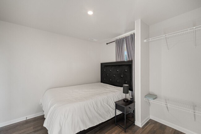 Building Photo - Modern Spacious 5-Bedroom Home Built in 2023