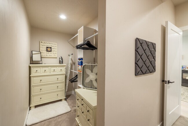 Building Photo - 255 Matterhorn Dr