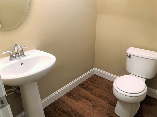 Building Photo - 8824 Shadowglen Dr