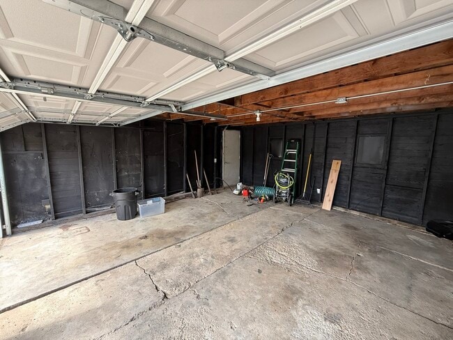 Building Photo - 208 W Nippersink Rd