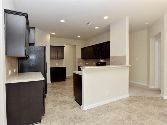 Building Photo - BEAUTIFUL 4 BEDROOMS / 2 BATH HOME IN HUNTER'S CROSSING