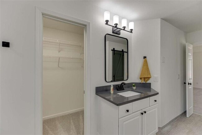 Building Photo - 1840 Oak Tree Hollow