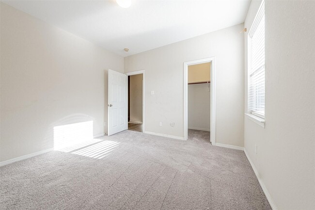 Building Photo - 13727 Charterhouse Way