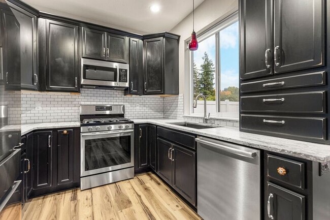 Building Photo - 18438 SE Stephens St