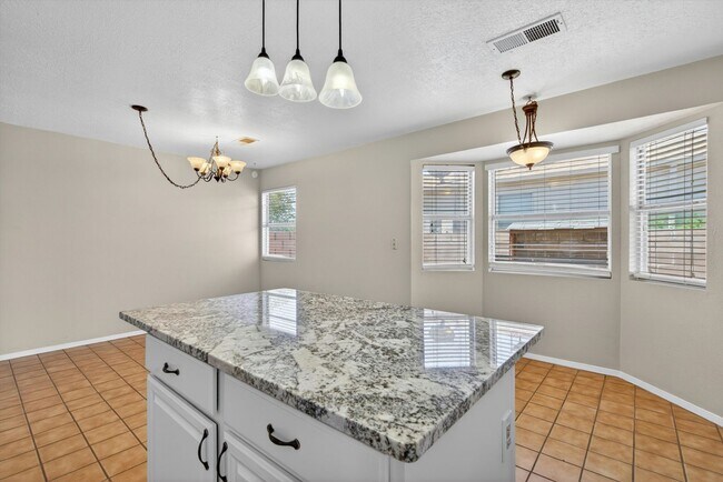 Building Photo - 2413 Agua Fria Dr NE