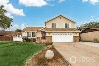 Building Photo - Gorgeous Home in Sandy!