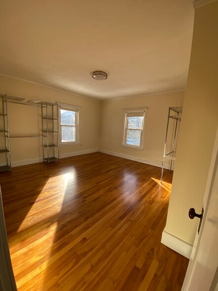 Building Photo - 15 Weston St