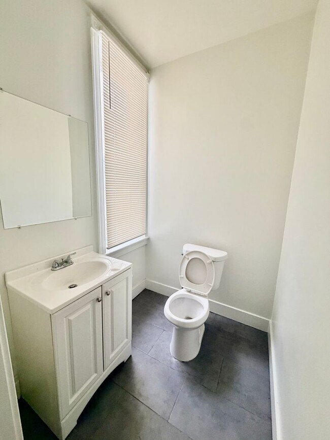 Building Photo - Spacious 3-Bedroom Home with Central A/C, In-Unit Laundry & Pet-Friendly Living